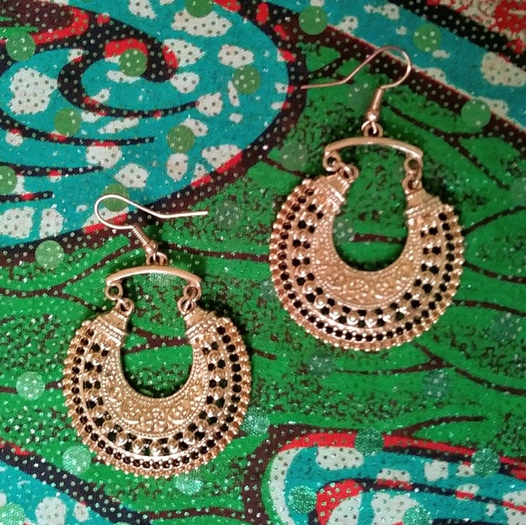 Jewelry - Goldtone Indian Inspired dangling Hoops